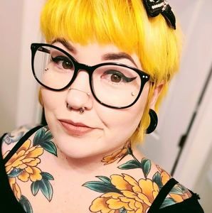 Meet your Posher, Lucinda